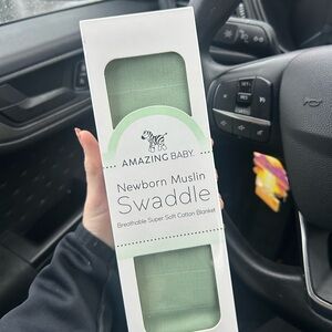 NEW Amazing Baby Newborn Muslin Swaddle